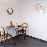 Big Modern Flat דירה