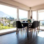 Big Modern Flat דירה