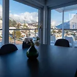 Big Modern Flat דירה