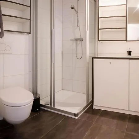 Big Modern Flat דירה