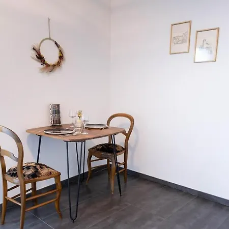 Big Modern Flat דירה