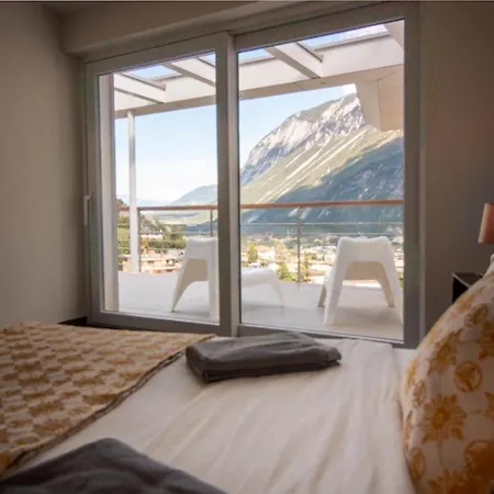 Big Modern Flat Veyras