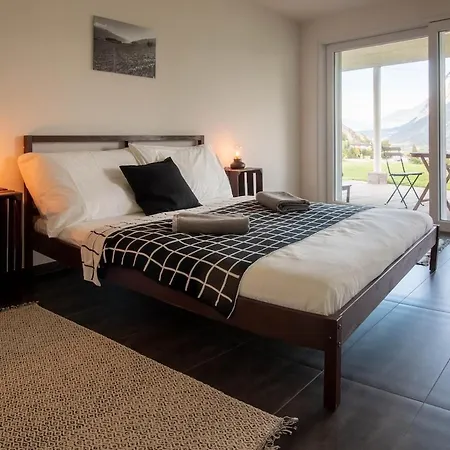 Big Modern Flat Daire Veyras