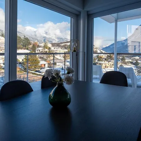 Big Modern Flat דירה