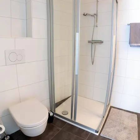 Big Modern Flat דירה