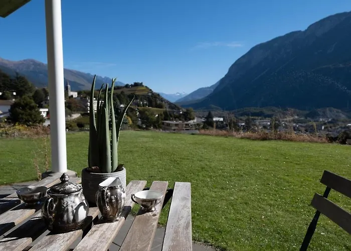 Big Modern Flat Veyras