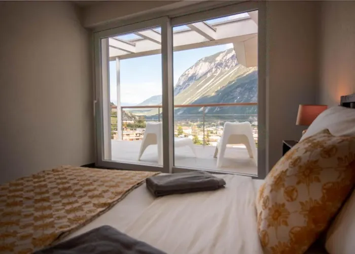 Big Modern Flat Veyras